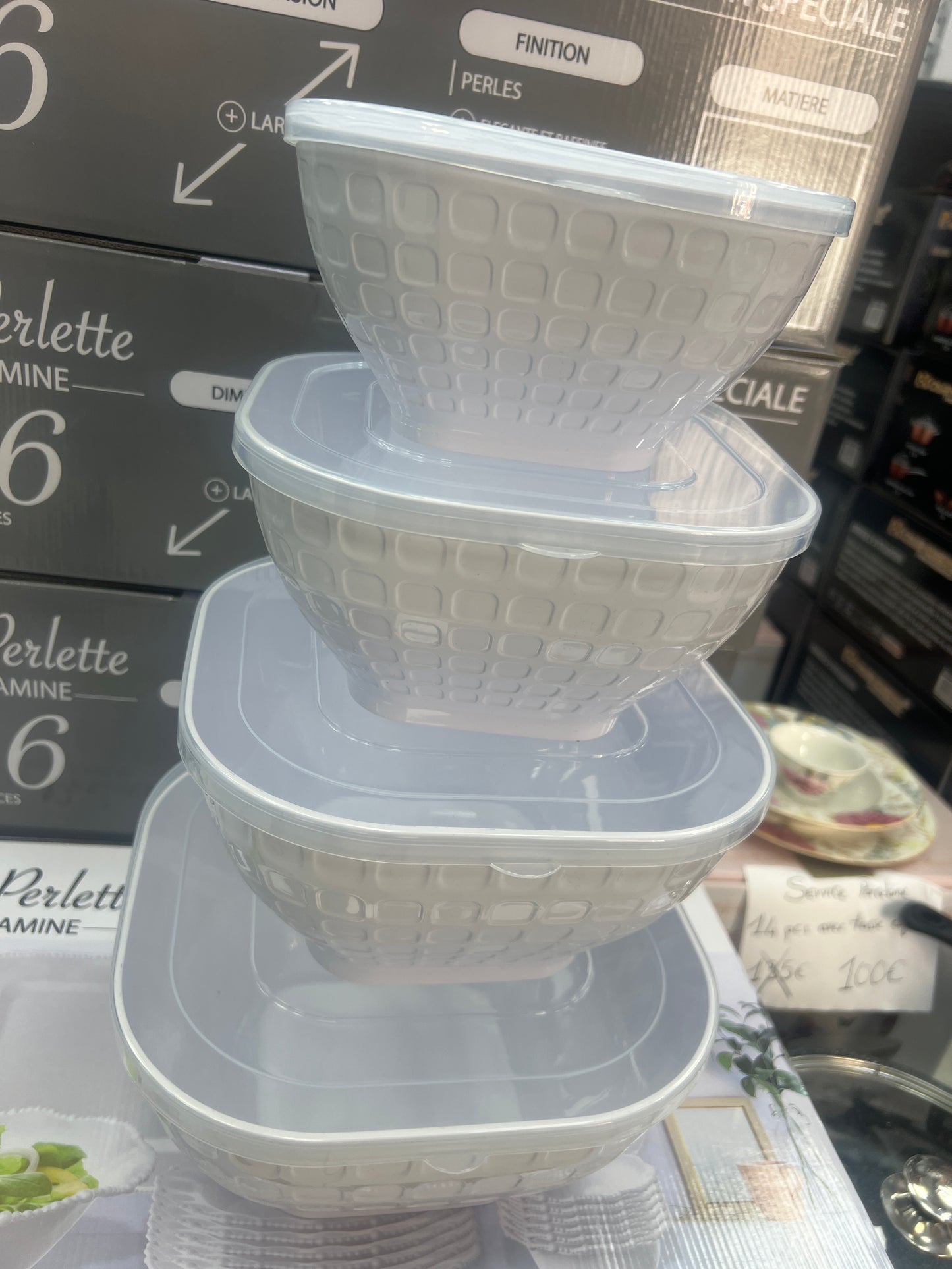 SERIE DE 4 SALADIERS AVEC COUVERCLES