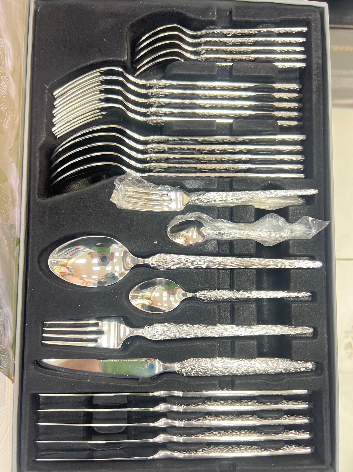 MENAGERES 36 pcs Haute gamme 18/10. COULEURE ARGENT