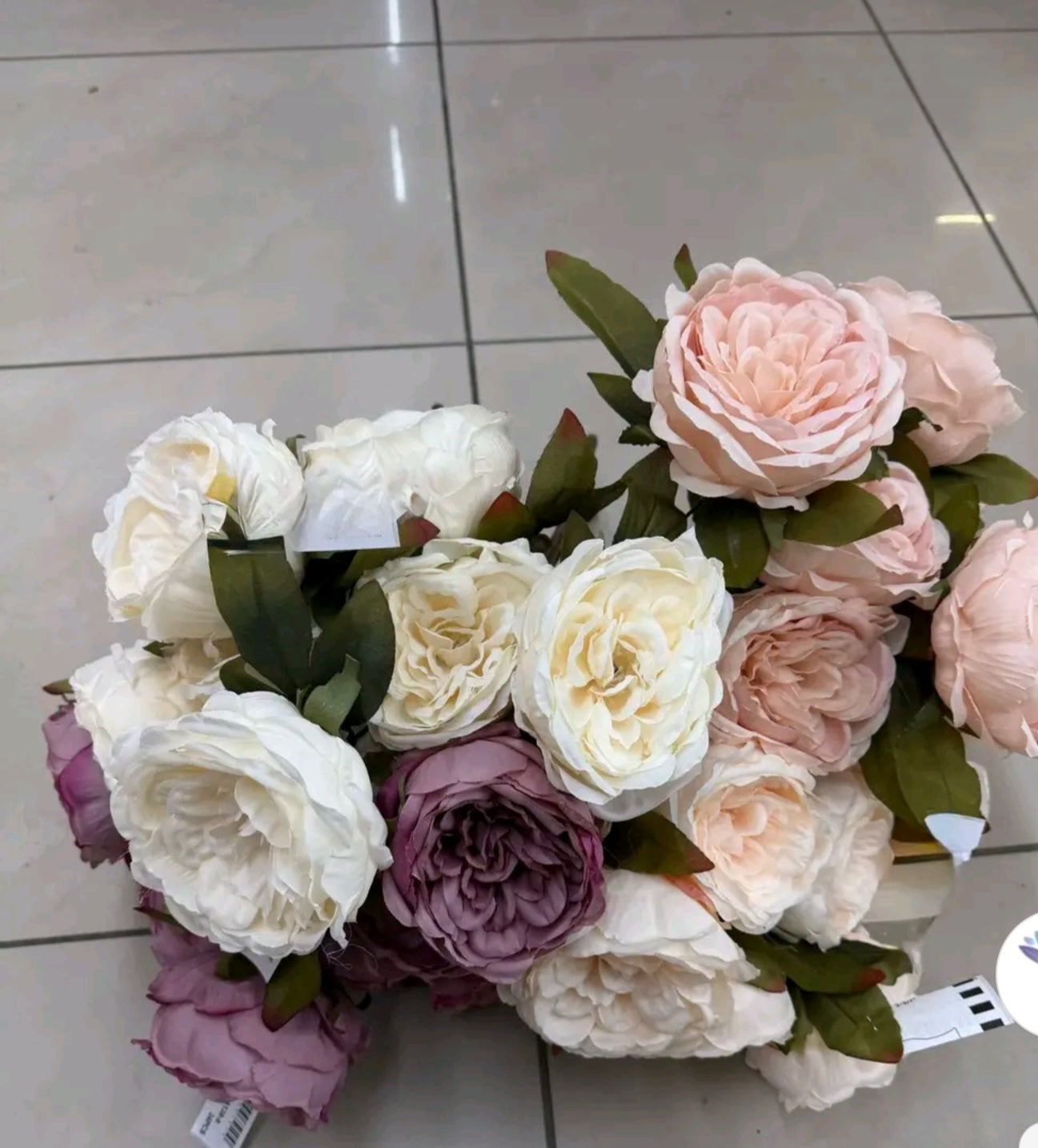 24 Bouquets de fleurs 8 têtesx 7 €- 4 couleurs mélangés