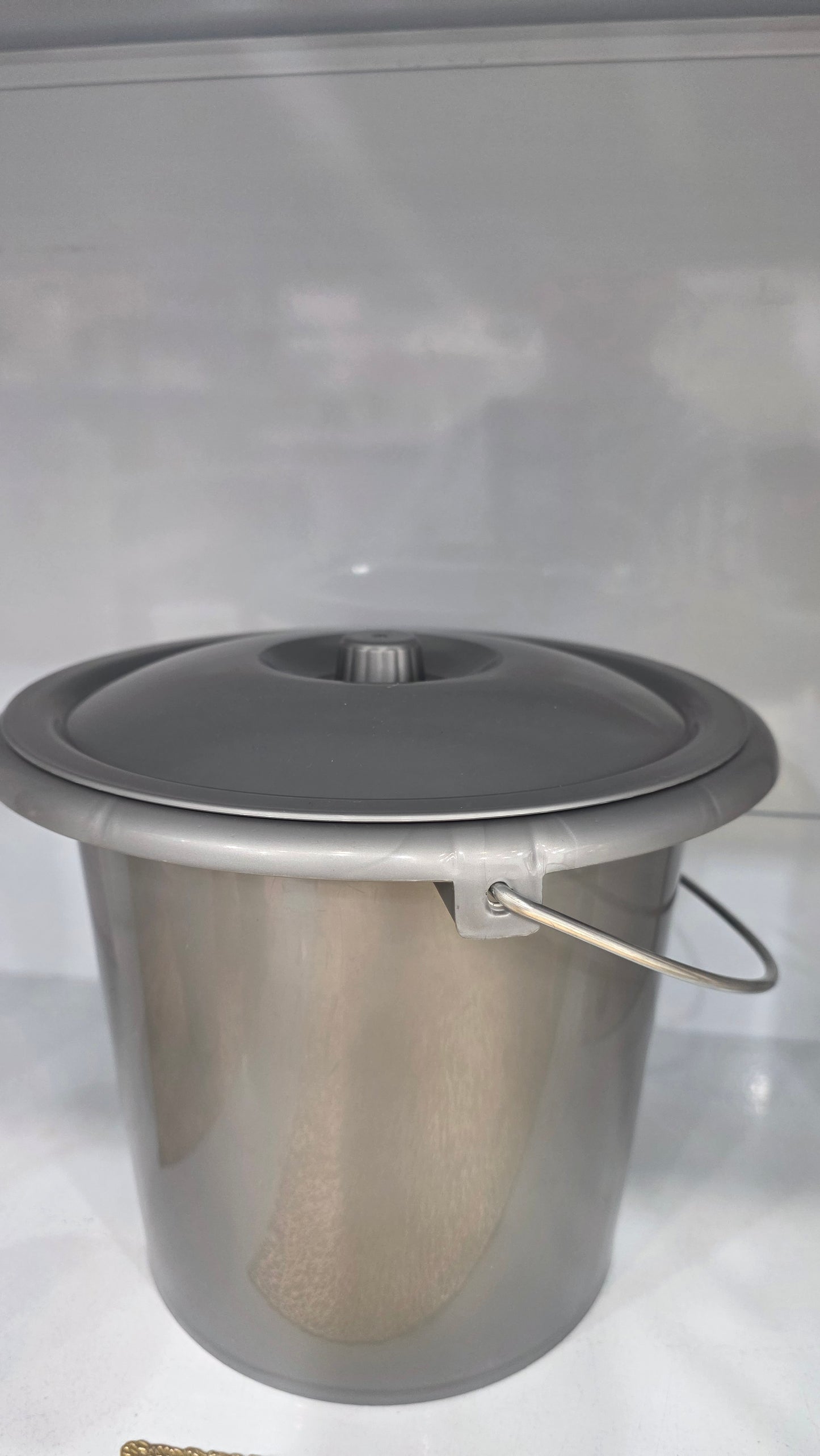 LOT DE 4 POTS avec couvercle 4 Lt gris