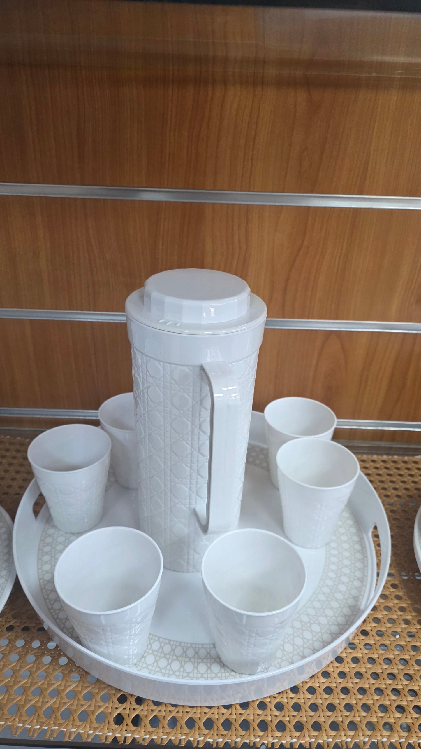 CARAFFE D’EAU  AVEC 6 Verres et Un plateau: Ensemle de 8 pièces