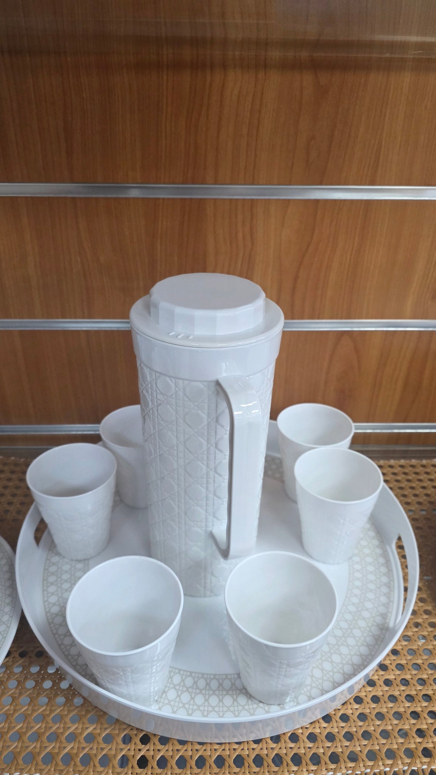 CARAFFE D’EAU  AVEC 6 Verres et Un plateau: Ensemle de 8 pièces