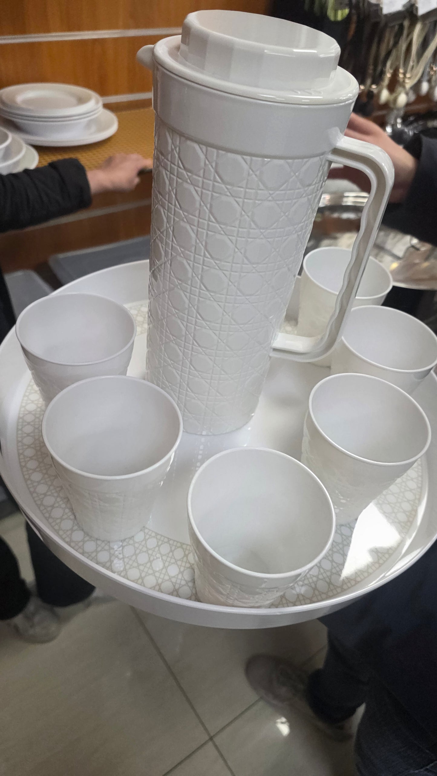 CARAFFE D’EAU  AVEC 6 Verres et Un plateau: Ensemle de 8 pièces